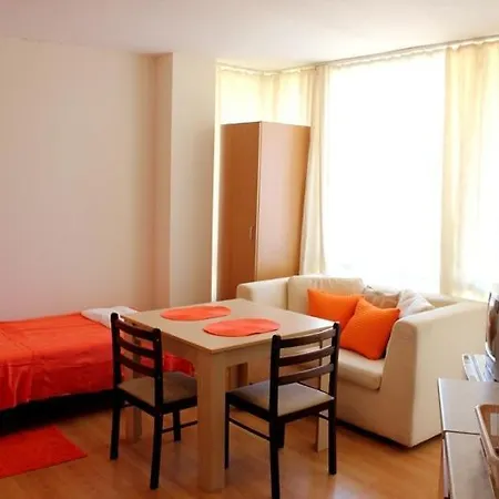 Apartcomplex Perla شقة فندقية ساني بيتش