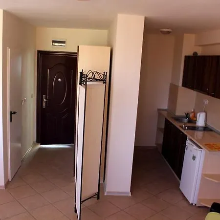 Apartcomplex Perla شقة فندقية 2*